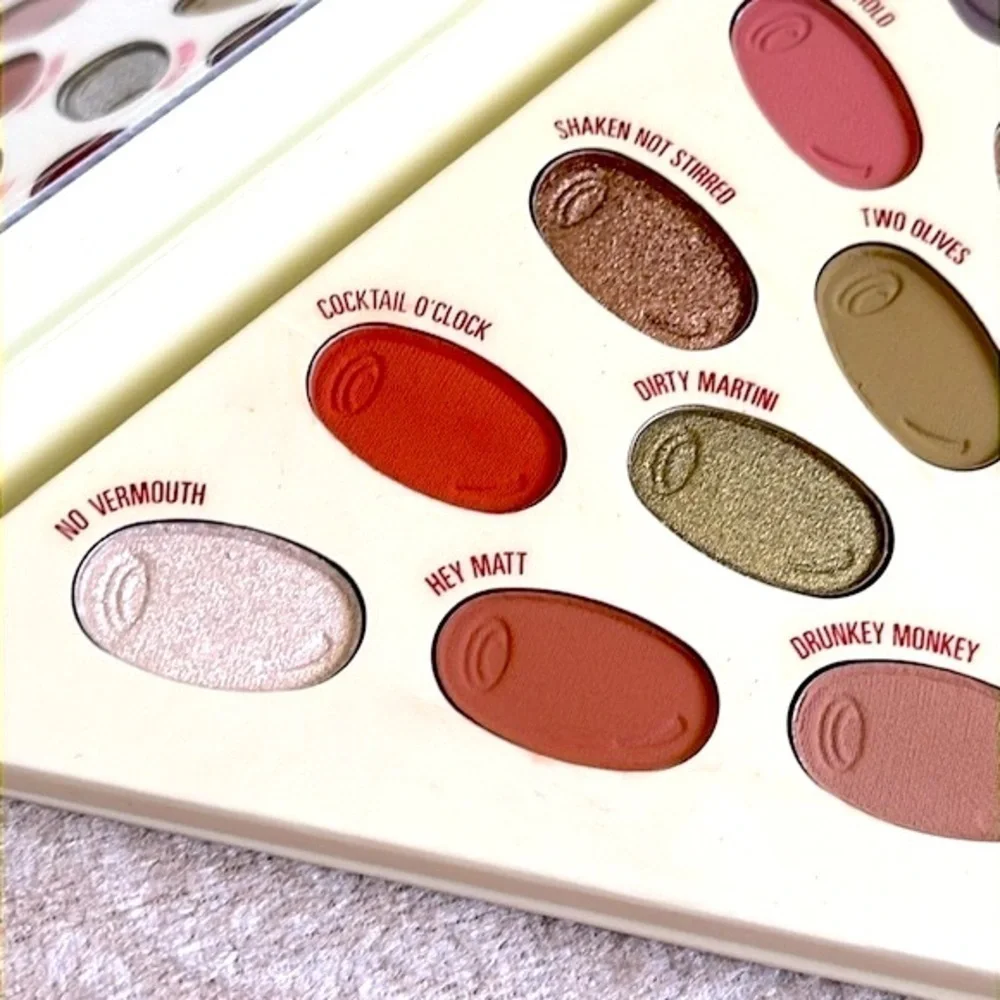 Brand New Kylie Jenner Kris Collection Eyeshadow Palette & 7-Piece BH Brush Set